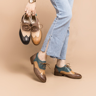 Ӣ���L��ƤŮЬ���Ƭ��D�r�аٴ�ƴɫ���eЬƽ��ţ��Ь�V��ŮЬ