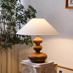 フランス中世テーブルランプ寝室書斎アメリカンレトロわびさびスタイルデザイナーハイエンド雰囲気無垢材ベッドサイドランプ
