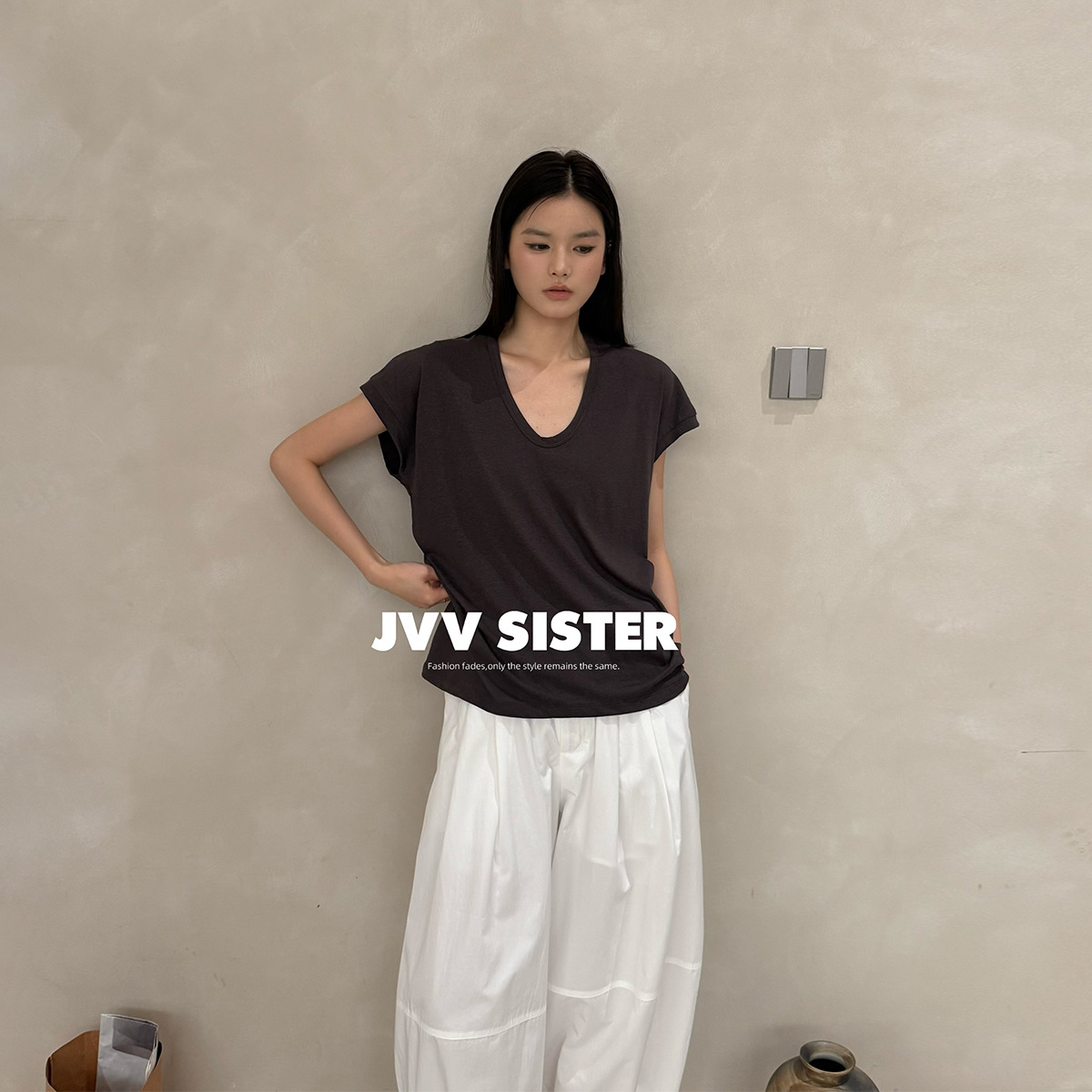 JVV十三行2026夏季新款极简休闲风U领宽松上衣百搭显瘦T恤女72512
