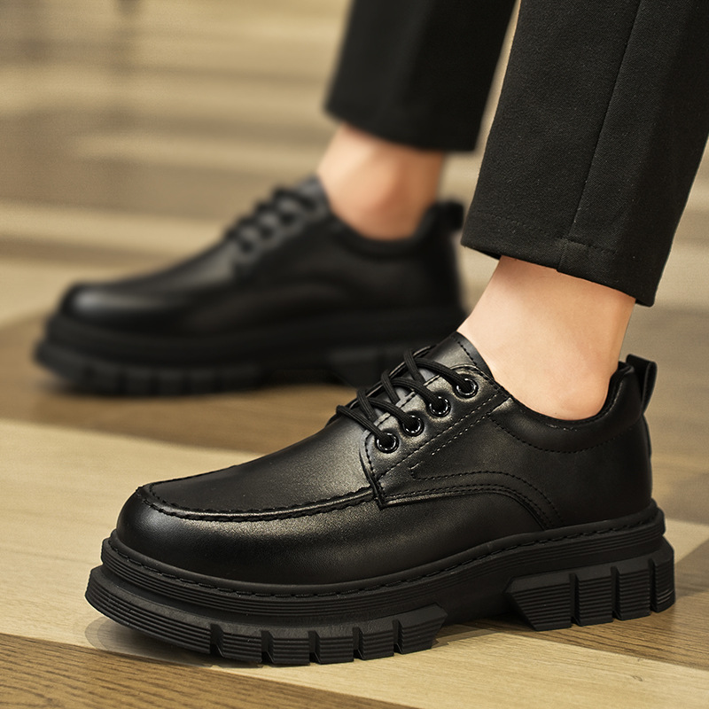 2024 otoño nuevos zapatos de cuero casuales aumentan la tendencia de los zapatos de herramienta de hombre con cabeza redonda con suela suave, zapatos de moda con suela gruesa