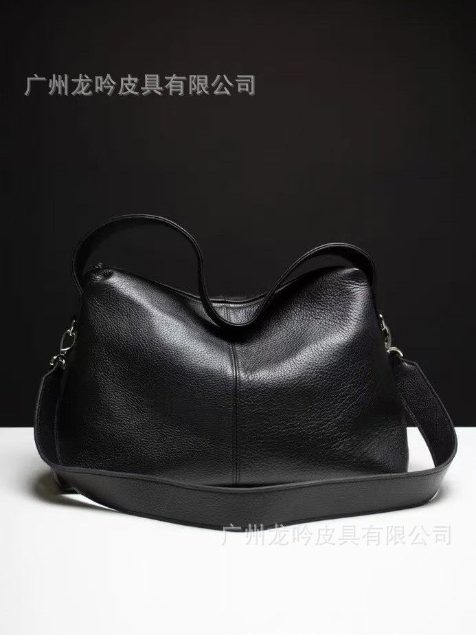 fashionable one-shoulder bag
