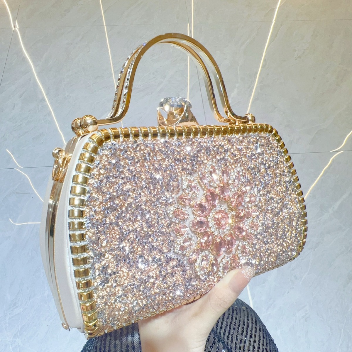 Diamond Studded Evening Shoulder Bag For Elegant Socialite Events_voghion.com