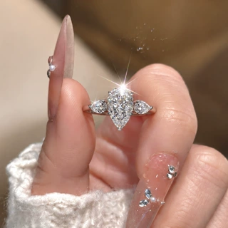 超闪经典简约水滴梨形仿真莫桑石钻戒女士轻奢日常百搭配饰品批发