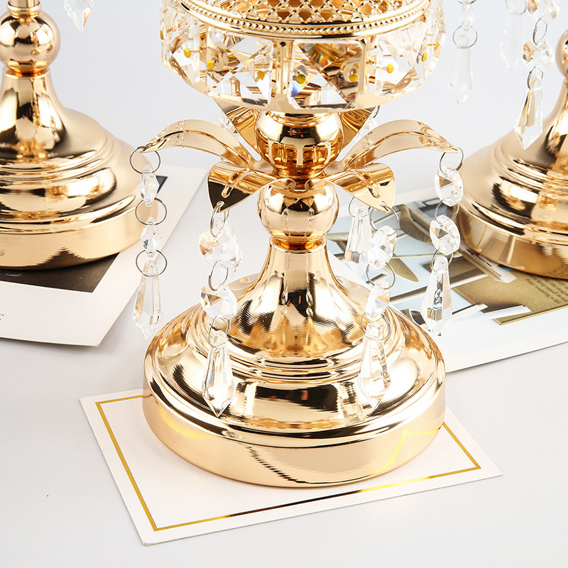 Nuevo candelabro de hierro forjado de metal de Amazon, accesorios de boda, copa de vela, decoración de candelabro de cristal retro hueco