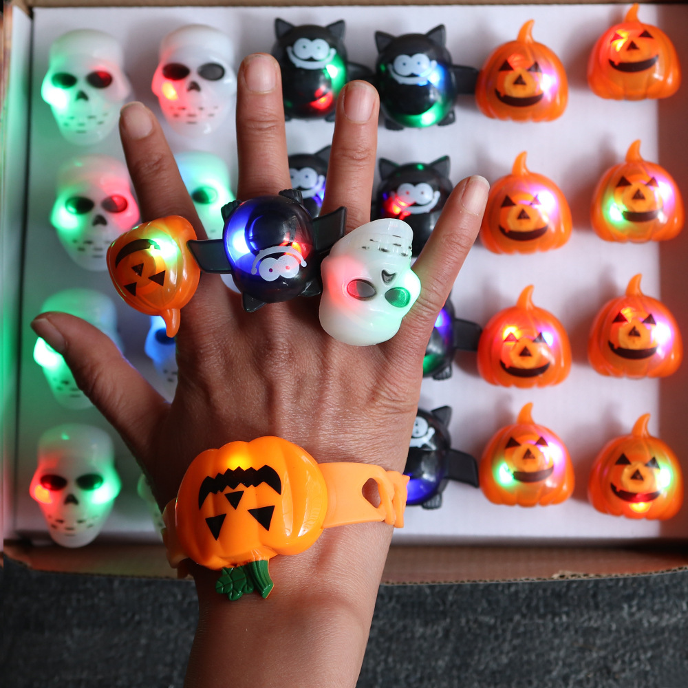 Halloween luminoso anillo plástico calabaza luz anillo murciélago cráneo anillo niños truco anillo de juguete
