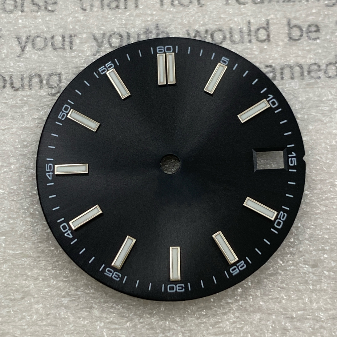로그 다이얼 28.5MM 태양 패턴 스트립 손톱 수정 레터링 녹색 발광 NH35 무브먼트에 적합 로고 없음 |