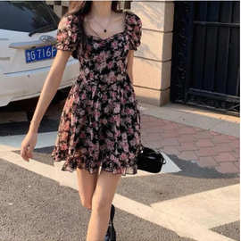 新款法式碎花连衣裙夏季女装方领泡泡袖初恋裙子 褶皱A字短裙批发