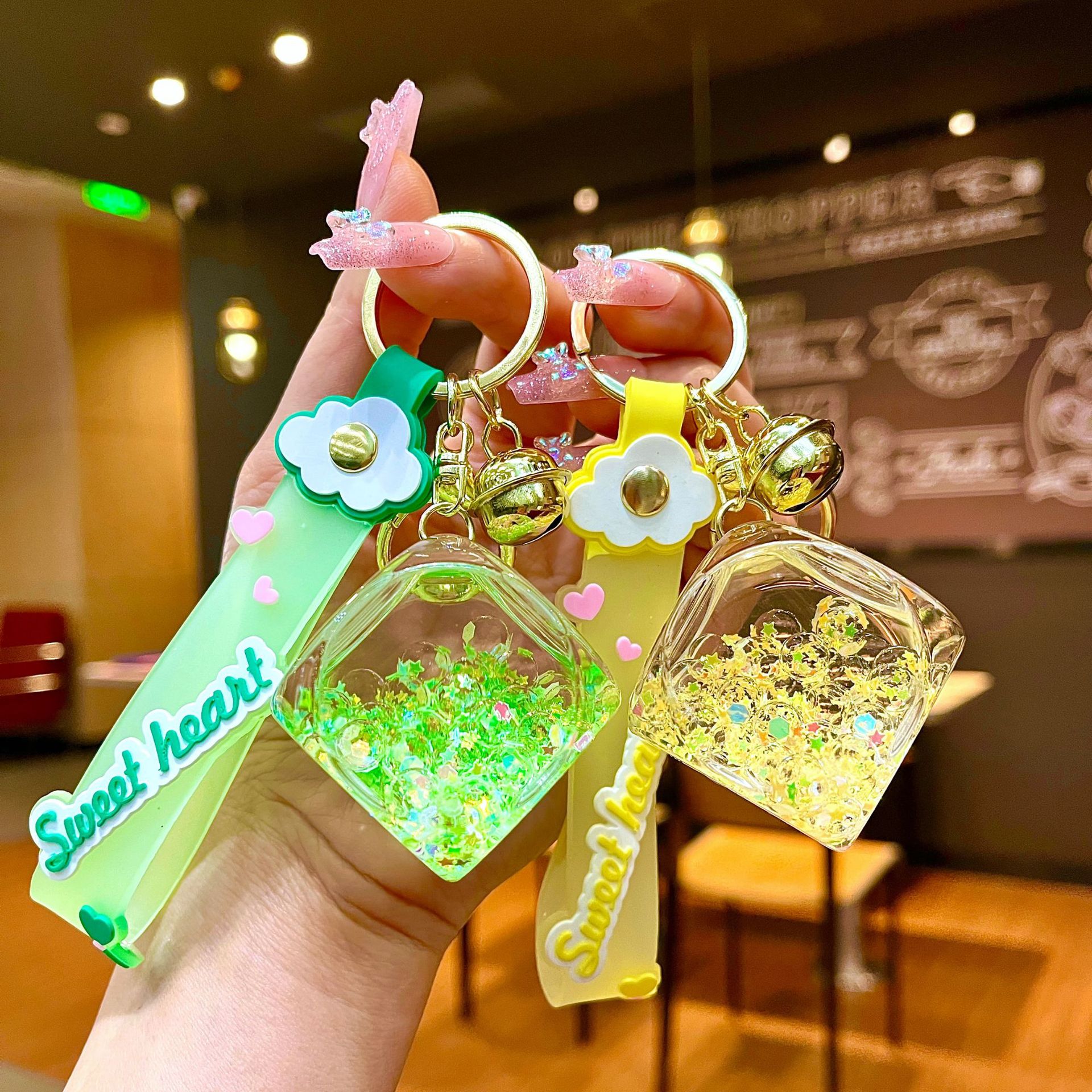 Nuevo llavero de dados luminosos con aceite, cuentas de burbujas, dados, colgantes de botella de arena de cristal, colgantes de bolsas al por mayor