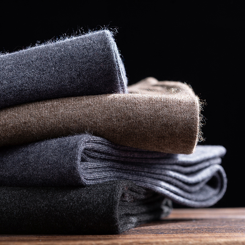 Quần cashmere nam cao cấp lưng cao giữ nhiệt mùa đông — người đàn ông màu xám đen