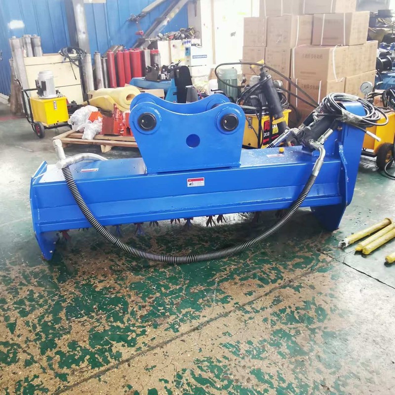 掘削機は草刈設備を改造して、油圧芝刈り機の全自動芝生剪定機の幅2メートルを微掘削した|undefined