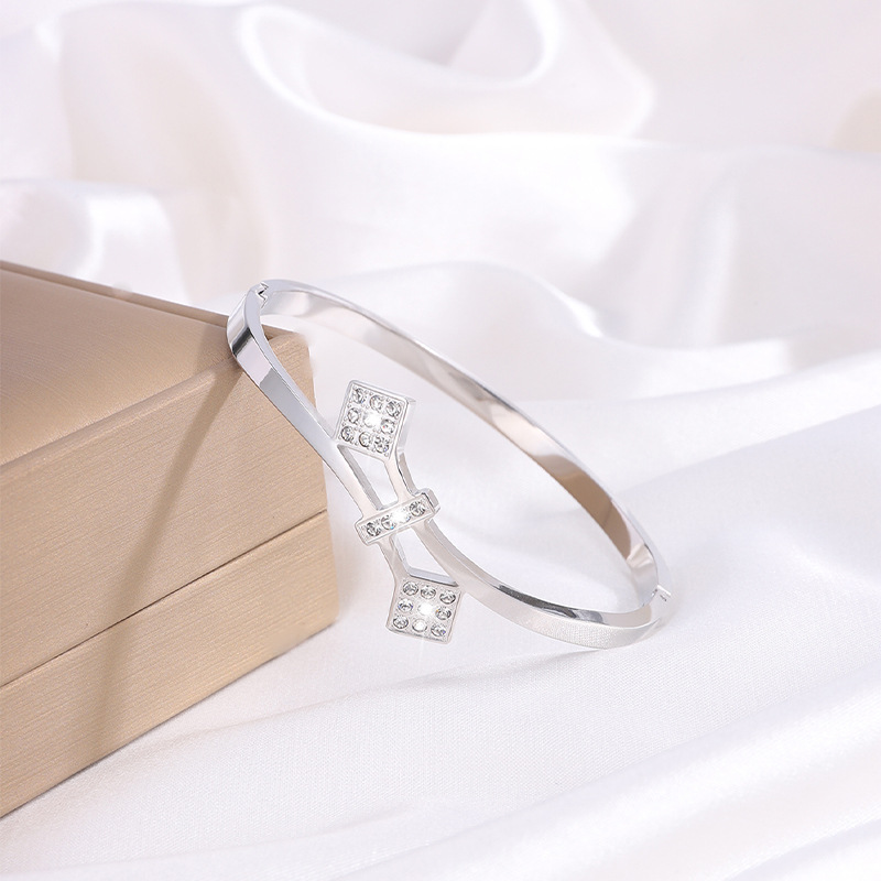 Brazalete de acero de titanio Waffle Personalidad no se desvanece Brazalete de diamantes de mujer abertura de pareja de alto nivel Brazalete de acero inoxidable