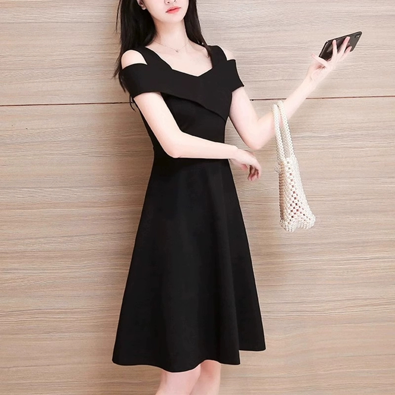Женское платье с открытыми плечами и завышенной талией, лето 2025, новинка плюс-сайз, стройнящее платье в стиле Хепберн, маленькое черное платье.