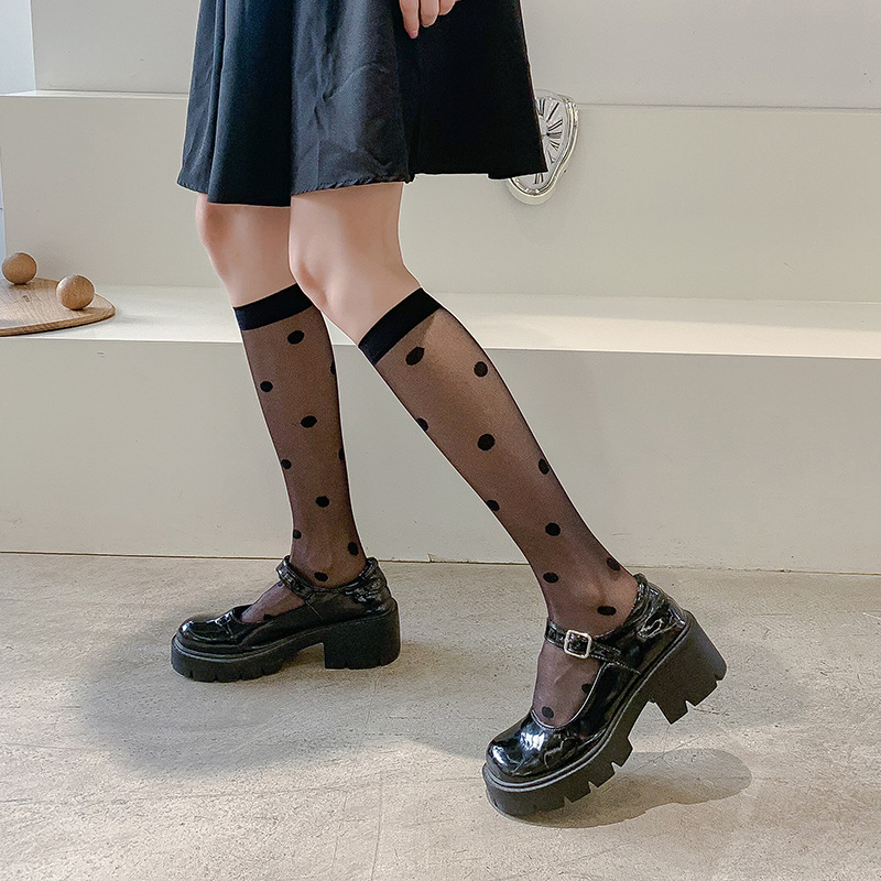 Calcetines delgados de la pantorrilla del verano de las mujeres punto redondo grande respirable mediados de la pantorrilla estilo universitario sexy calcetines de color sólido blanco y negro al por mayor