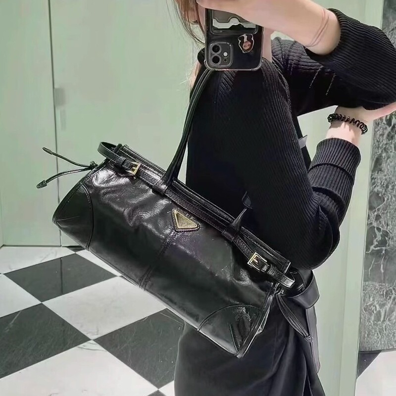 P's Baguette Bag 2025 Spring and Summer New Oil Wax Genuine Leather Buckle Long Handbag First Layer Cowhide Shoulder Armpit Bag
