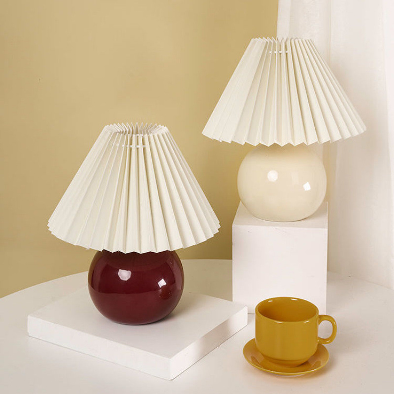 Ceramic Pleated Table Lamp Retro Scandinavian Ins Style Girl Popular Bedroom Wedding Simple Bedside Feeding Night Light Ceramic Pleated Table Lamp Retro Scandinavian Ins Style Girl Popular Bedroom Wedding Simple Bedside Feeding Night Light