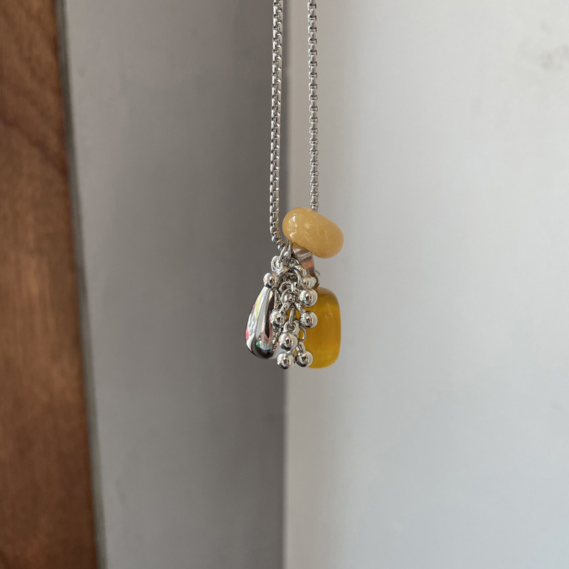 Collar colgante de cadena de uva de piedra de acero de titanio, cadena de clavícula de todo fósforo simple y de moda, cadena de suéter de sentido avanzado de nicho