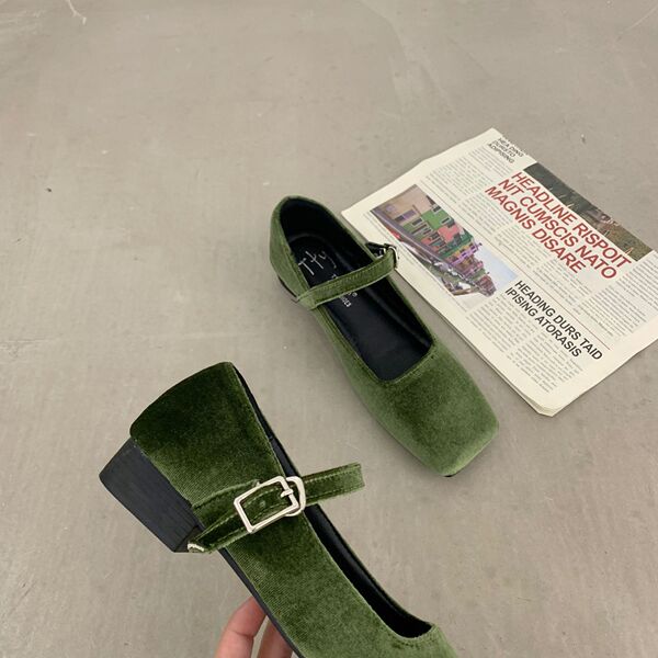 Autumn retro Mary Jane shoes square toe with a strap