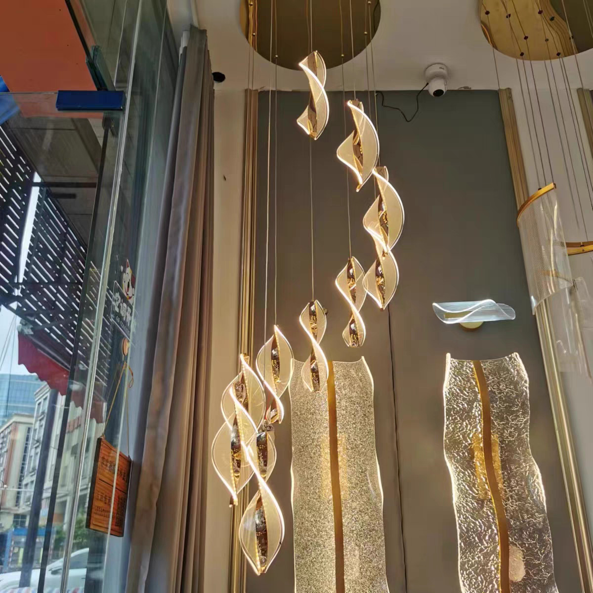 Lámpara de hotel a gran escala, araña de cristal personalizada, lámpara de cristal artesanal, lámpara de cristal en forma de pez, lámpara de Zhongshan, araña grande