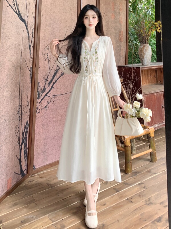 Women's summer plus-size dress with embroidered collar and arm coverage, slimming and tummy-concealing, high-end and elegant long dress Women's summer plus-size dress with embroidered collar and arm coverage, slimming and tummy-concealing, high-end and elegant long dress