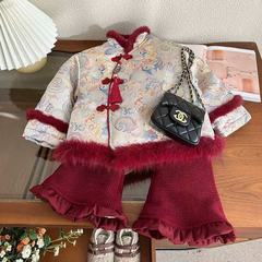 女の子の漢服は正月に新年を祝って秋の冬の子供の唐服の中国風のスーツの女性の赤ちゃんの満1歳のドレスの冬服を着ます。