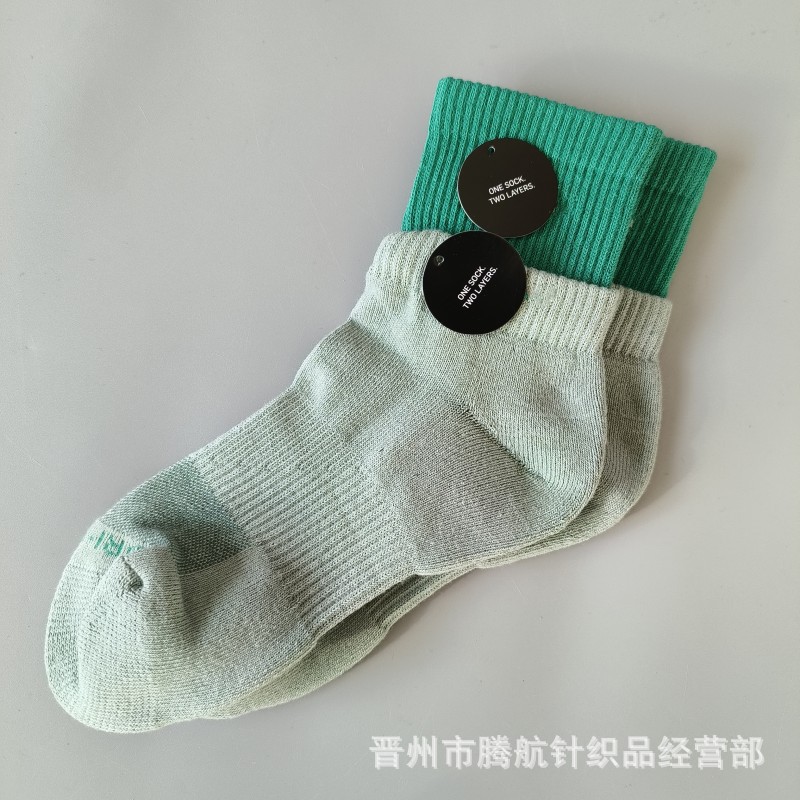 蘇万ナイキの靴下のカラーの二重は男女の中で長い筒のタオルの底のスポーツの靴下をつなぎ合わせてバスケットボールの靴下を走ります。