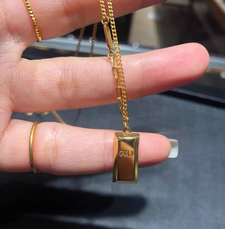 Fashion Small Gold Bar Square Titanium Steel Necklace display picture 1