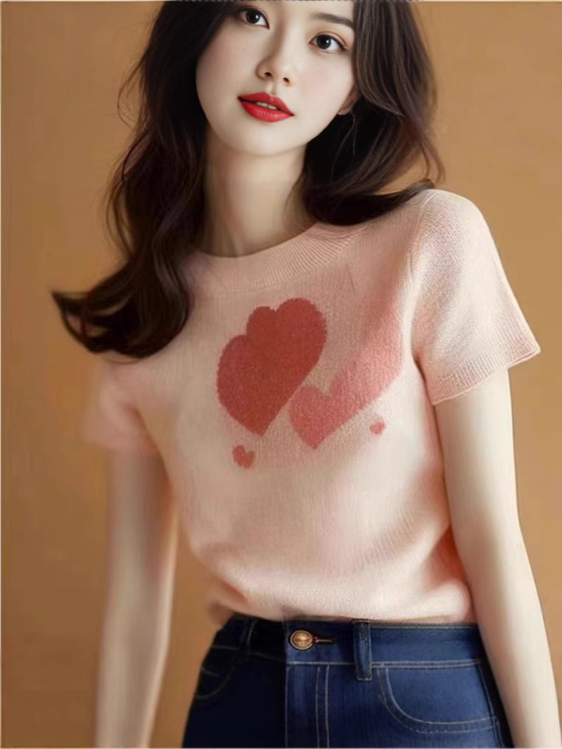 Áo thun dệt kim lụa tay ngắn họa tiết trái tim nữ tính — Màu hồng