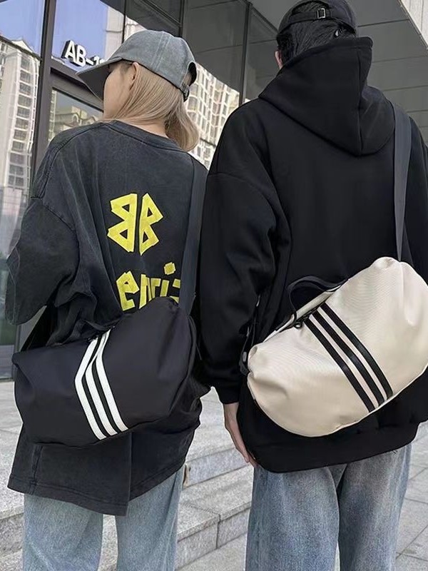 大容量バッグ女性の新製品2024ファッションバッグシングルバッグ秋冬レジャー百合短距離旅行ショルダーバッグ