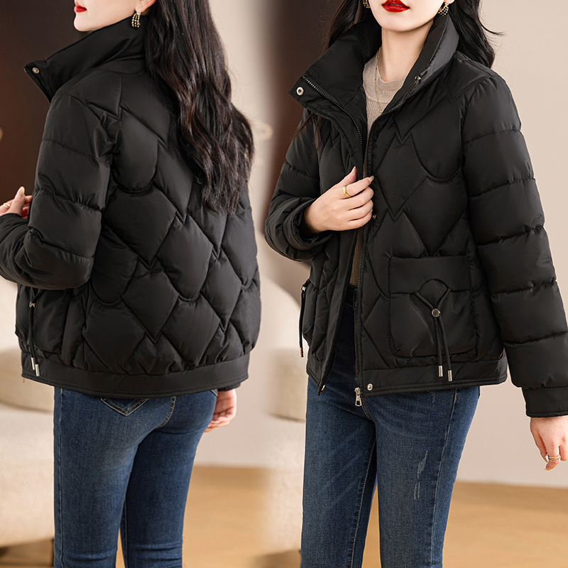Comercio exterior ropa de algodón para mujeres 2025 nueva ropa de algodón corta de tamaño grande para mujeres chaqueta de invierno chaqueta de algodón pequeño lote image 2