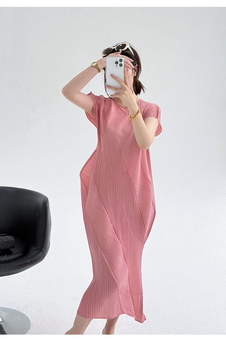 Đầm maxi nữ tay ngắn thiết kế xếp ly Issey Miyake ôm eo — màu đen chi tiết 11