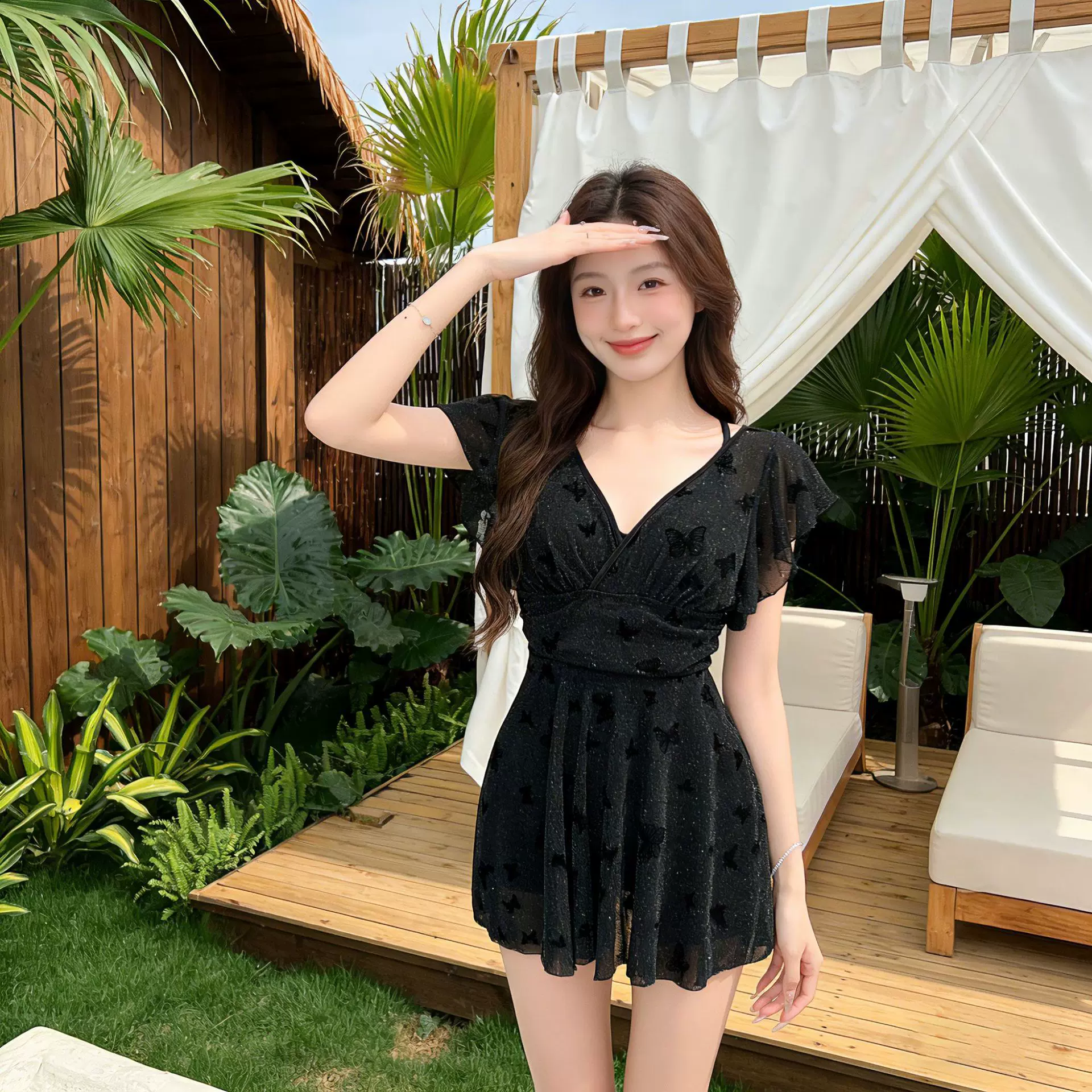 黑色细闪蝴蝶连体泳衣女微胖遮肉大码女孩胖mm高级感温泉游泳衣