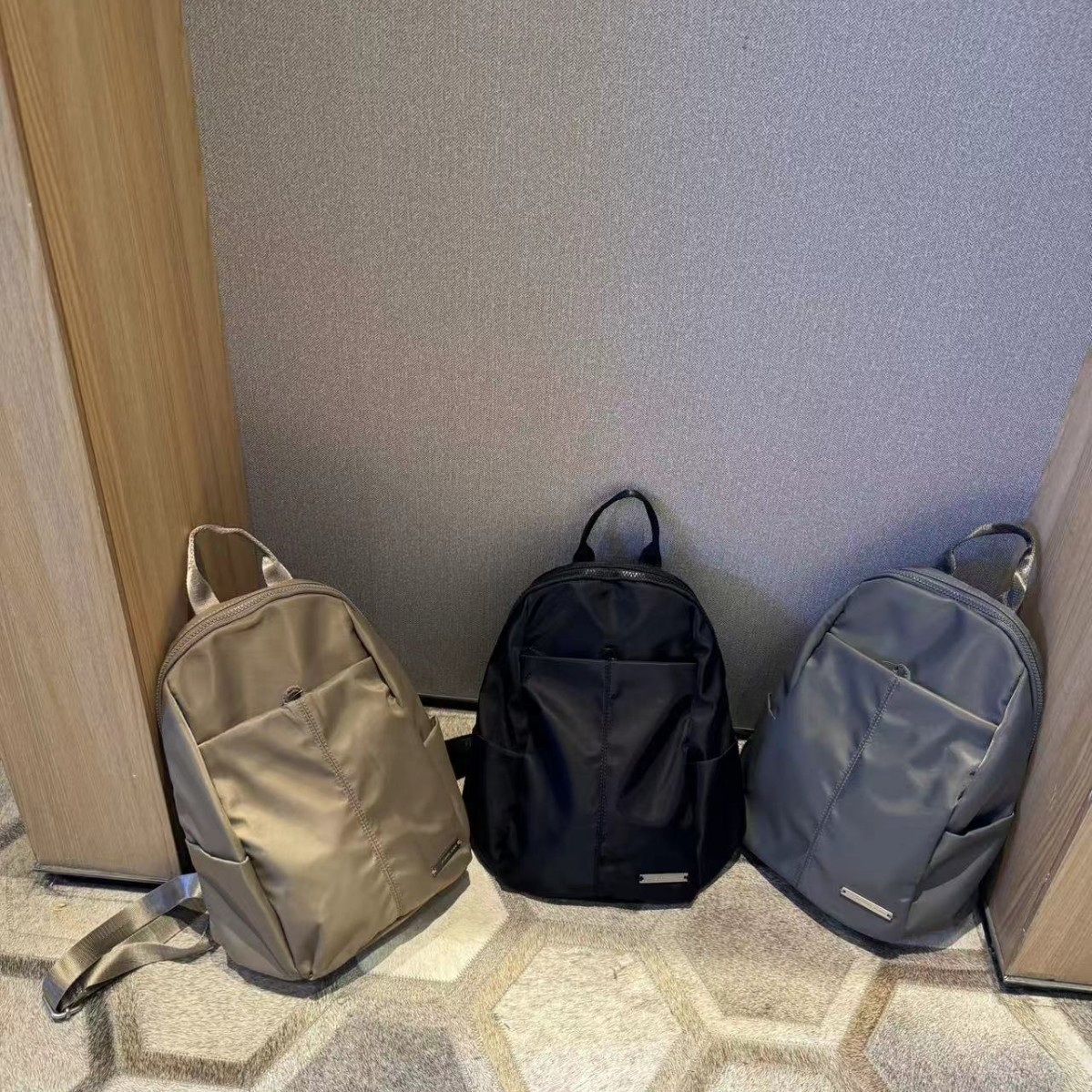 Simple Nylon Cloth Casual Medium Backpack Backpack Travel Ultra Light Outdoor Hiking and Climbing Travel Backpack