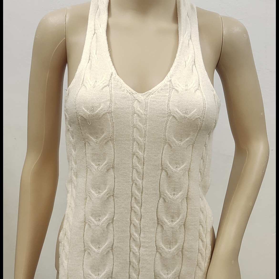 M beige