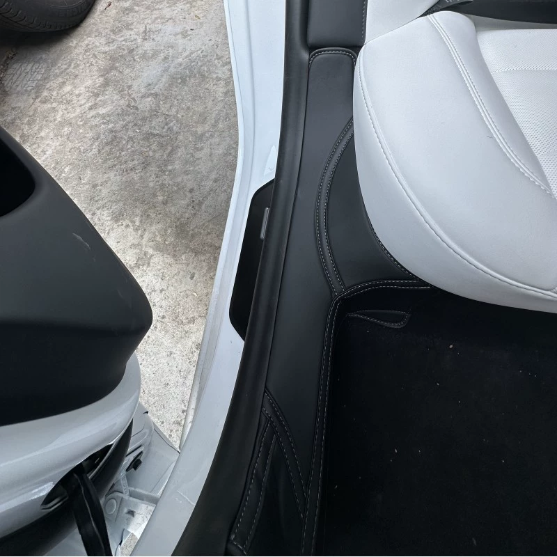 Подходящая под новую версию Tesla Model 3/Y/S пороговая накладка с педалью приветствия и противоскользящей педалью внутри автомобиля