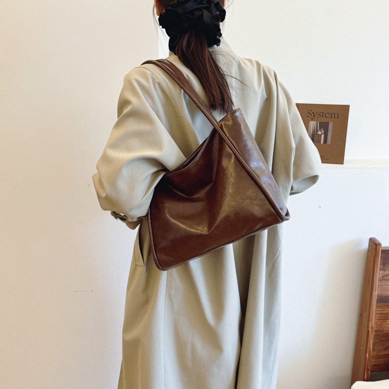 Bolsa de brazo de gran capacidad para mujeres 2024 nuevo otoño de textura superior nicho de viaje bolso de hombro para mujeres