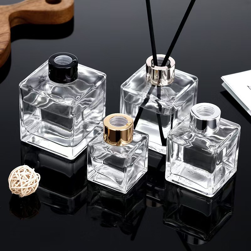 Fábrica de suministro directo de 50ml botellas de vidrio transparentes cuadradas botellas de fragancia, botellas de fragancia sin fuego, botellas vacías