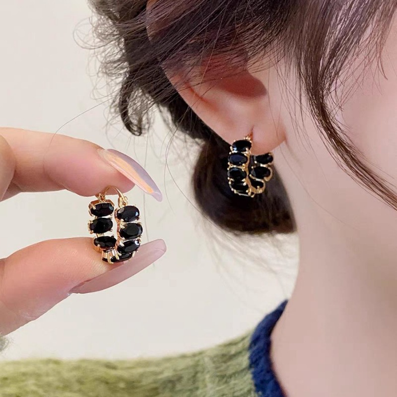 New Cross-Border Earrings for Women, Black Crystal Zirconium Earrings, Niche Design Earrings, Elegant, Fashionable and Versatile Foreign Trade Earrings