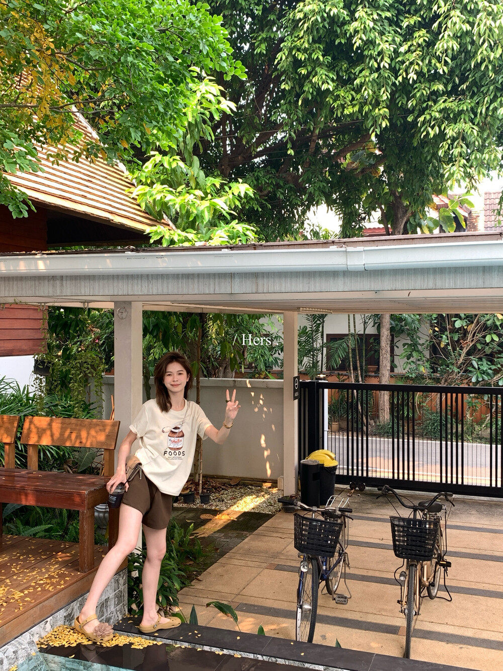 Áo thun nữ cổ tròn in họa tiết sô-cô-la hoạt hình, phong cách Hàn Quốc, form rộng suông — trắng ngà, màu xám, màu mơ chi tiết 18