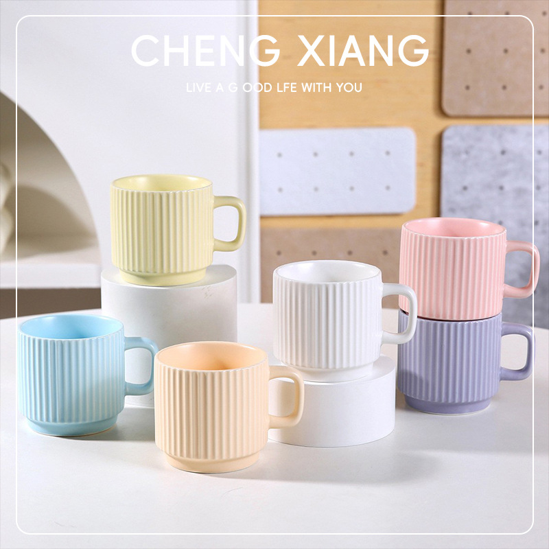 Tazas de cerámica de color caramelo, tazas de café al por mayor en la simple ceremonia de acompañamiento de insmacaron
