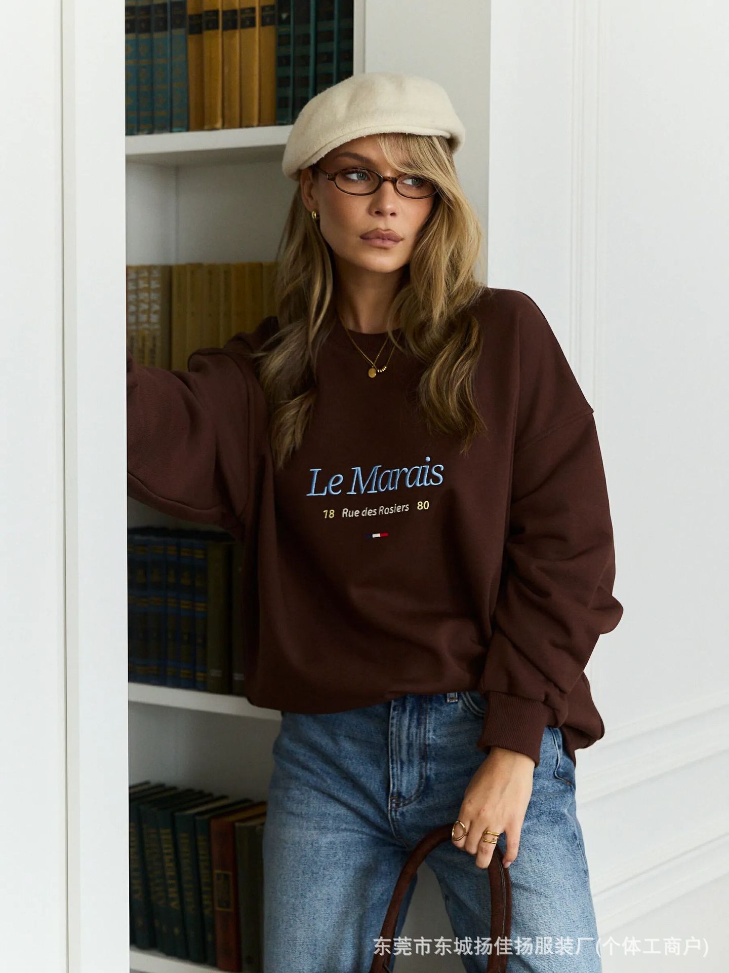 Demi-season elegant retro sweatshirt for leisure with a round collar