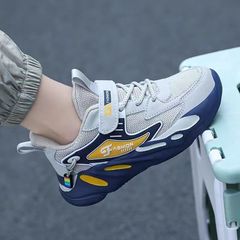 男の子と子供の靴を卸売りします。