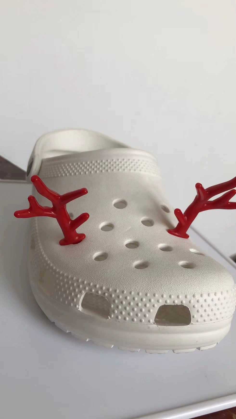 Crocs, рождественская обувная пряжка, разноцветный аксессуар
