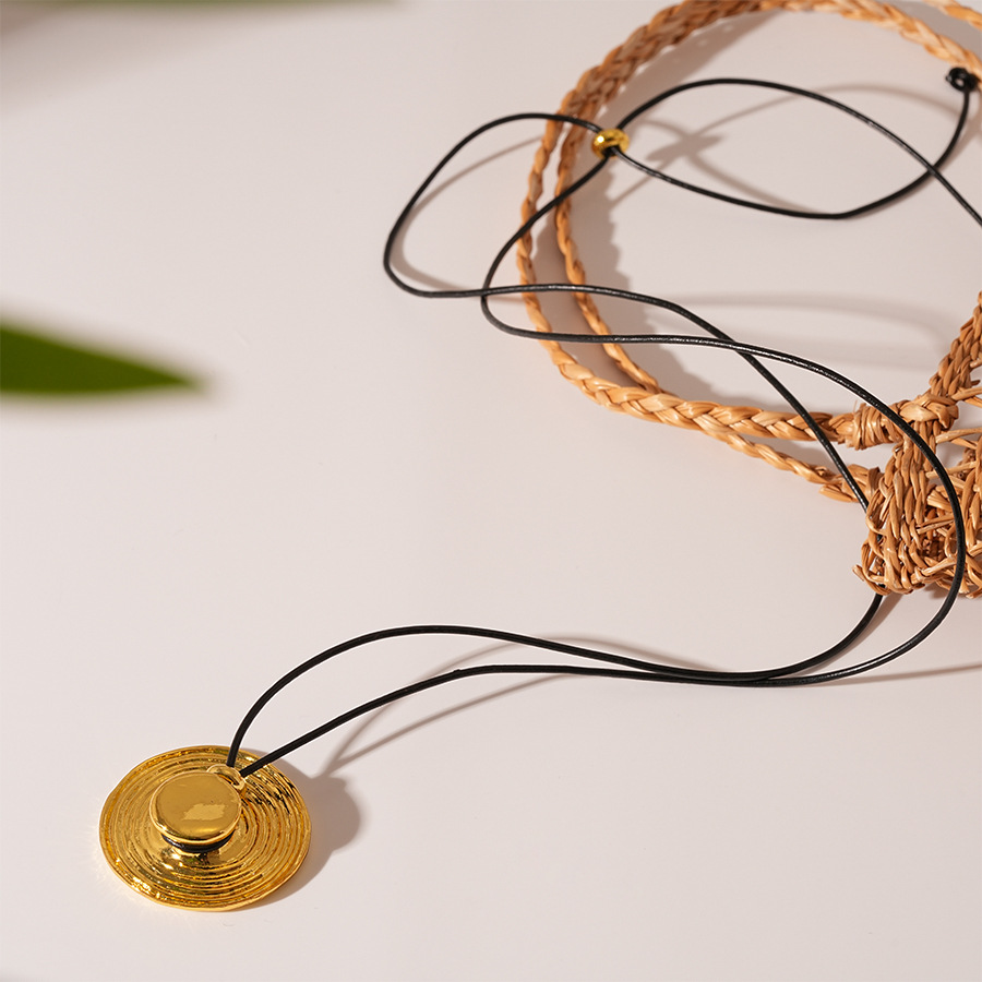 38g Weight Alloy Pendant Material Pendant Necklace Classification Alloy, Leather Rope Chain Material snake chain Chain Type 1 Piece Quantity Holiday, Daily, Selfie Occasion Alloy Material Geometric Pattern Women's Gender Plating Design Simple Style Style Simple Style Geometric Alloy Snake Chain Pendant Necklaces Wholesale 8