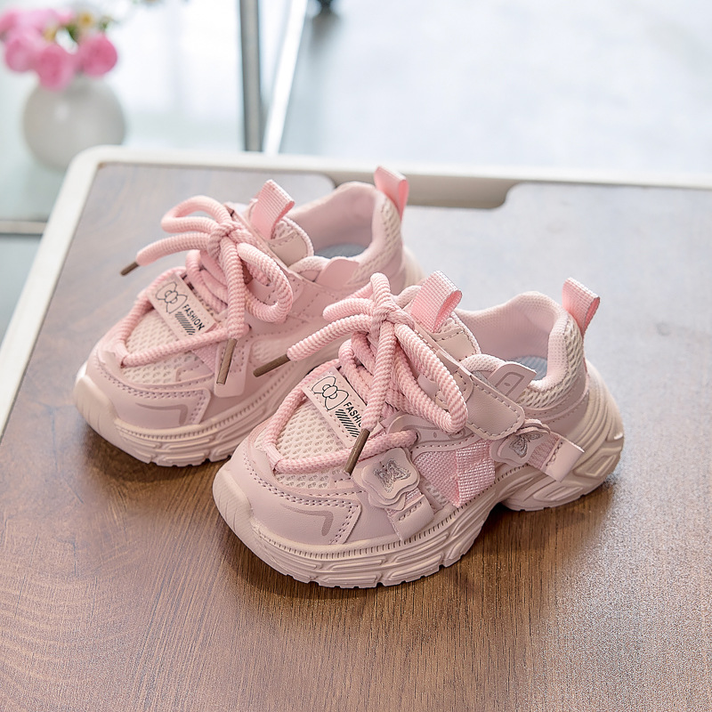 Zapatos deportivos para niños primavera nuevos zapatos de papá niñas respirables zapatos para bebés malos zapatos blancos universales zapatos simples en stock