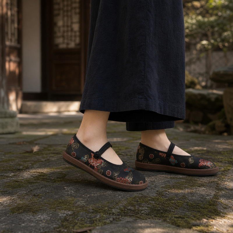 Yunqi 2026 New Traditional Ethnic Style Handmade Breathable Old Beijing Cloth Shoes Flat Single Shoes for Women