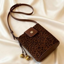 南风Chio2nd 磨砂真皮豹纹水桶包复古通勤百搭单肩包包女斜挎小包