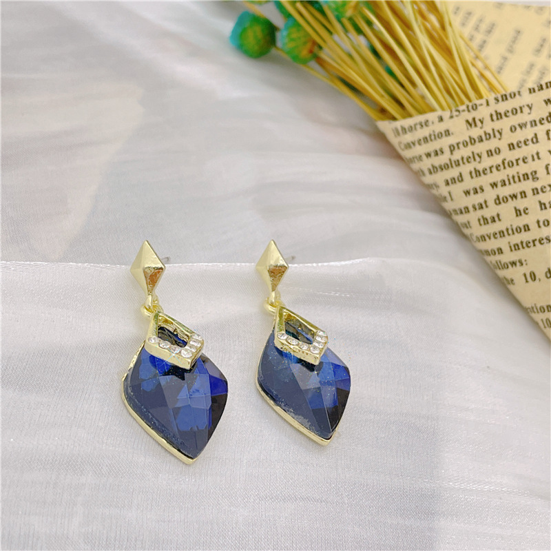 Retro Geometric Alloy Plating Inlay Artificial Gemstones Women's Drop Earrings display picture 3