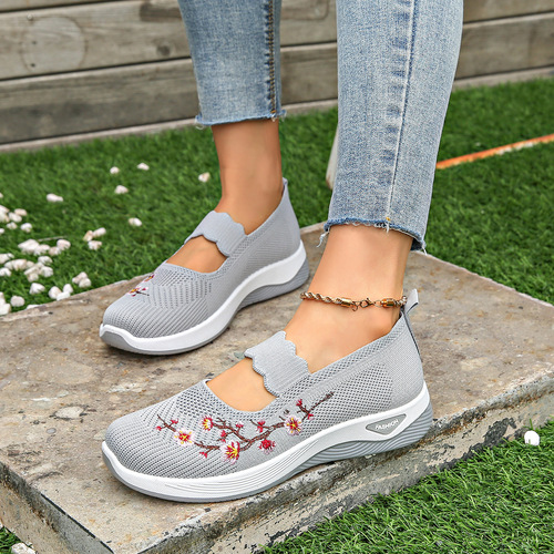 Large Size Cross-border Shoes Women's 2025 Spring Old Beijing Cloth Shoes Soft Bottom Comfortable Middle-aged and Elderly Mother Shoes TEMU Replacement Patches 