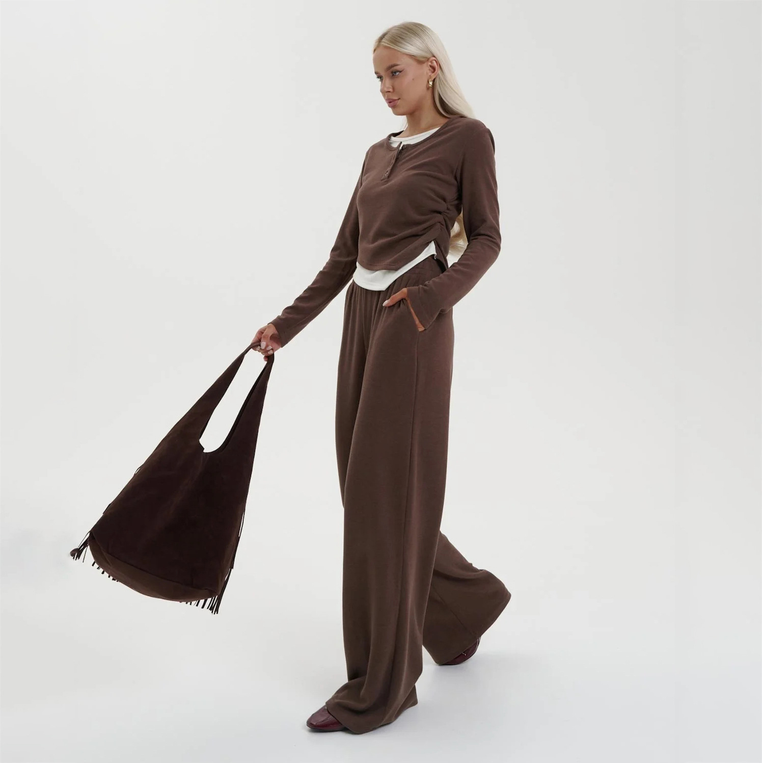 Effortless Two-Piece Set – Asymmetrical Hem Top + Straight-Leg Pants With Raw Seam Detailing (S-L, Black/Brown)_ecoleips.com