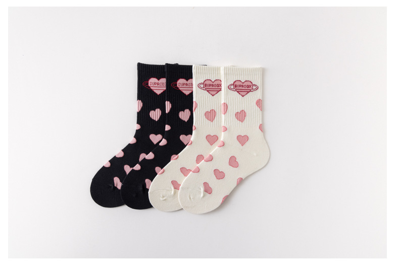 Unisex/both men and women can trend love in the tube socks